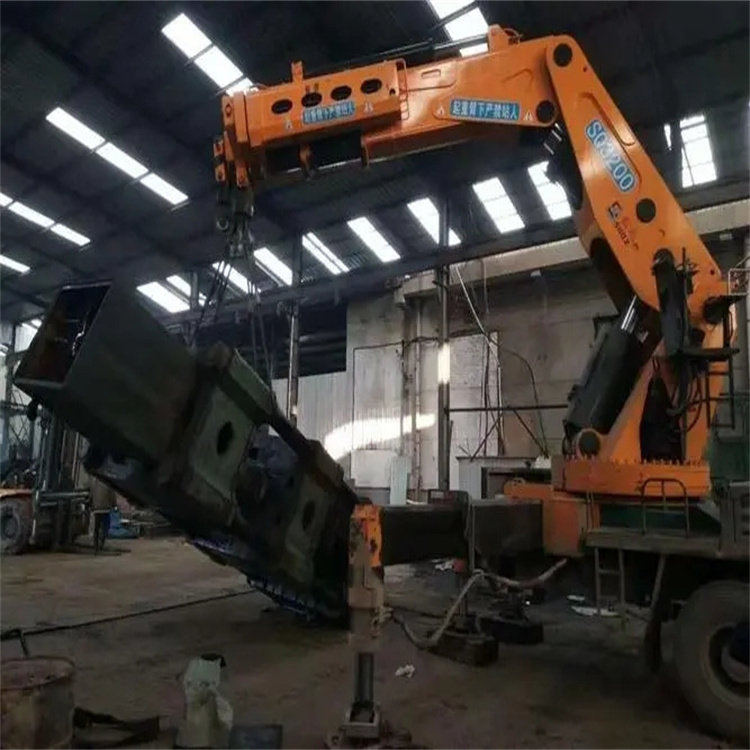 米易200吨折臂吊出租