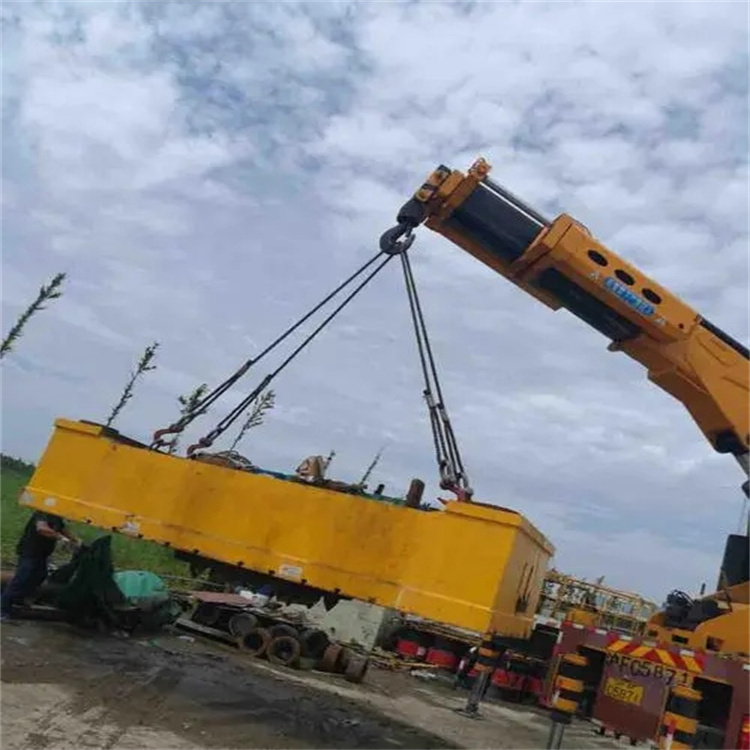 米易随车吊吊集装箱怎么吊